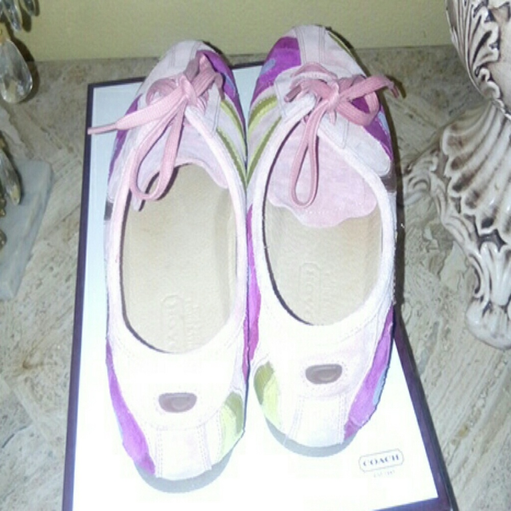 Coach - Picture 2 of 3